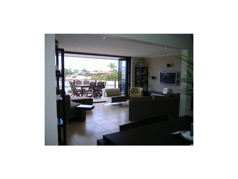 16 Pasadena Court, Broadbeach Waters QLD 4218