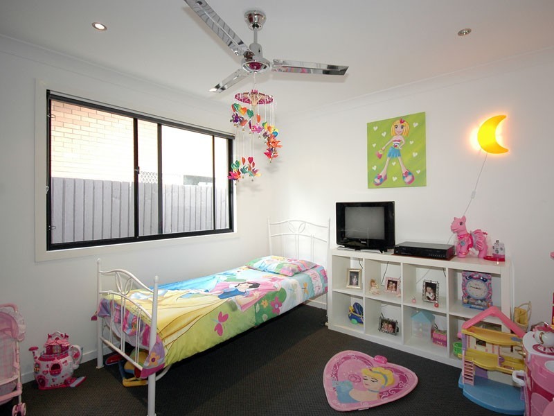 124 Savoy Drive, Broadbeach Waters QLD 4218