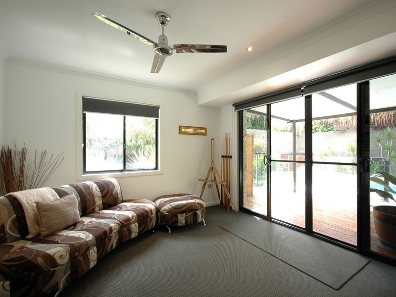 124 Savoy Drive, Broadbeach Waters QLD 4218