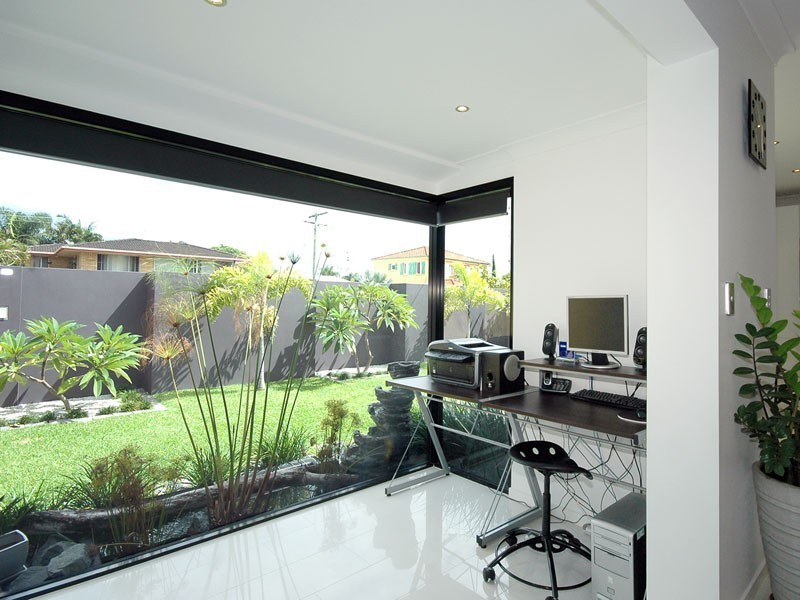 124 Savoy Drive, Broadbeach Waters QLD 4218