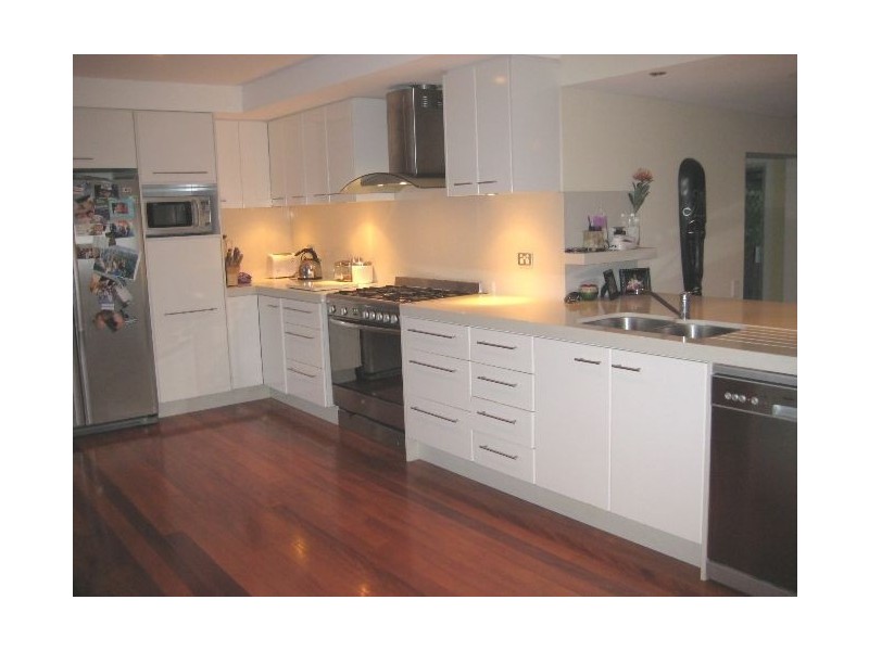 2 Bahia Court, Broadbeach Waters QLD 4218