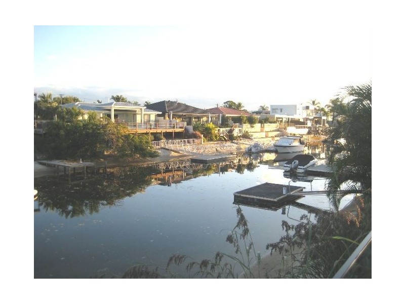 2 Bahia Court, Broadbeach Waters QLD 4218