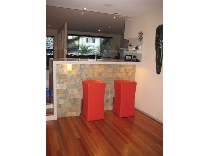 2 Bahia Court, Broadbeach Waters QLD 4218