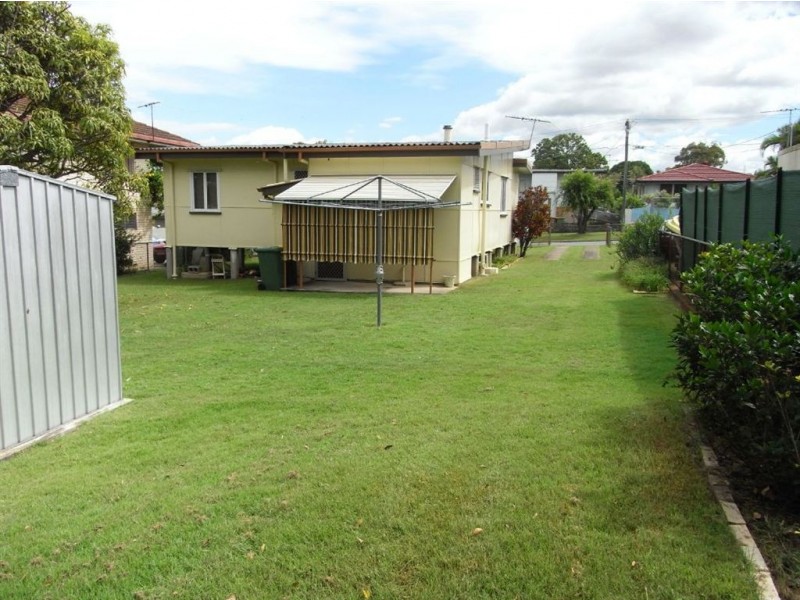 9 Weaber Street, Clontarf QLD 4019