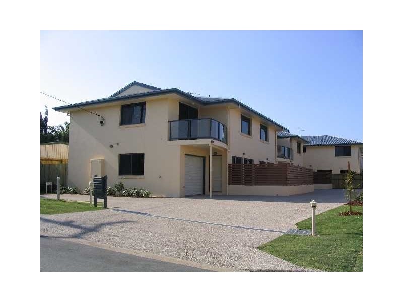 2/8 Langdon Avenue, Margate QLD 4019