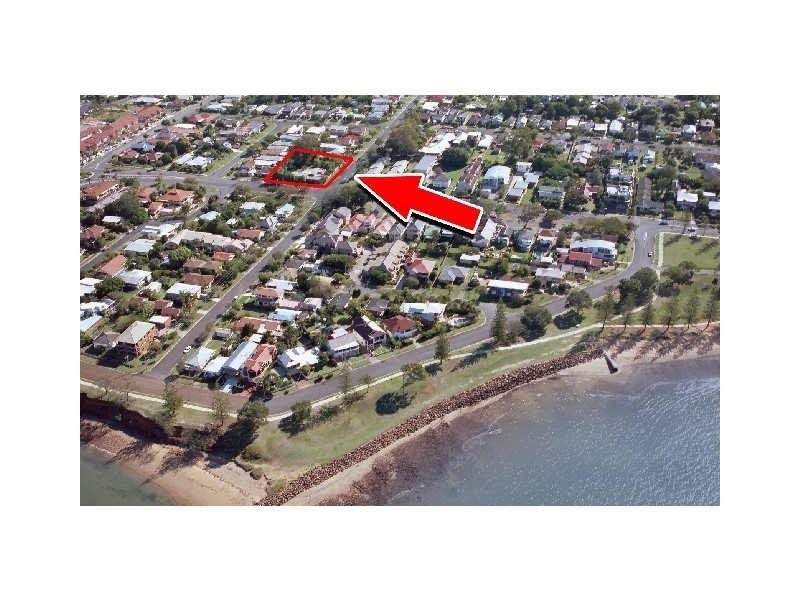 15 Landsborough Avenue, Scarborough QLD 4020