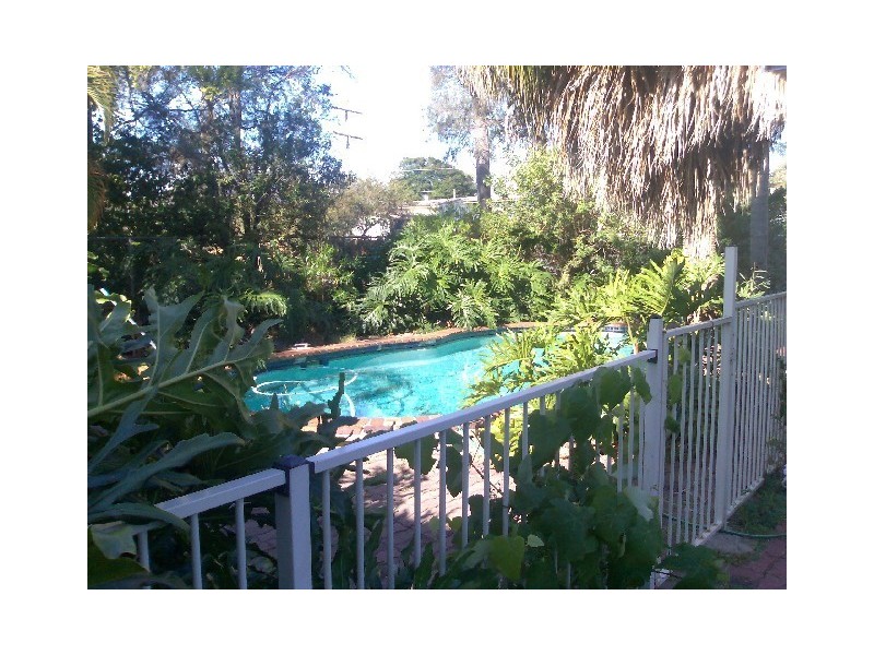 65 Sportsground Street, Redcliffe QLD 4020