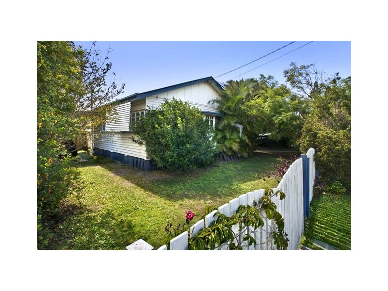 32 Frank Street, Scarborough QLD 4020