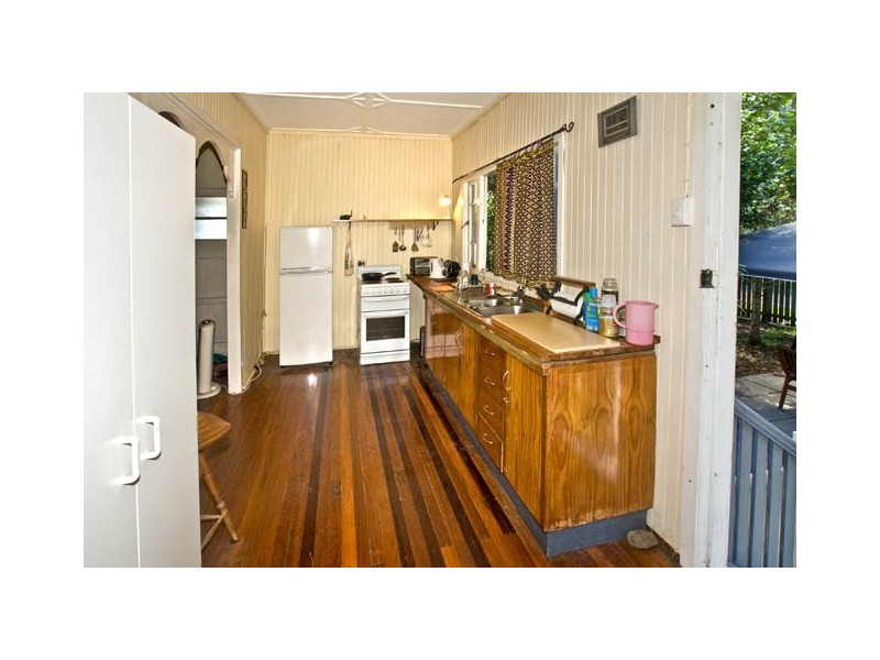 32 Frank Street, Scarborough QLD 4020