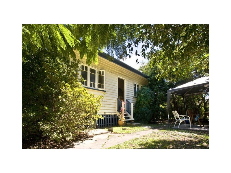 32 Frank Street, Scarborough QLD 4020