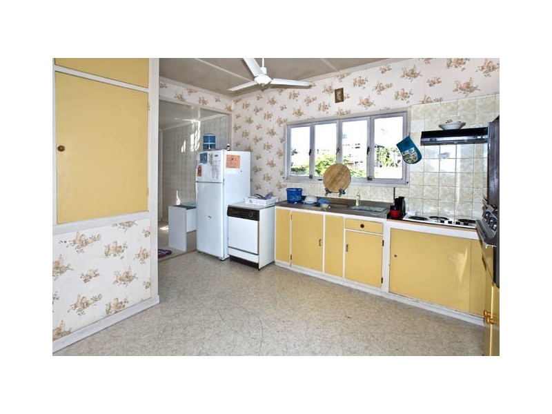 27 Fifth Avenue, Scarborough QLD 4020