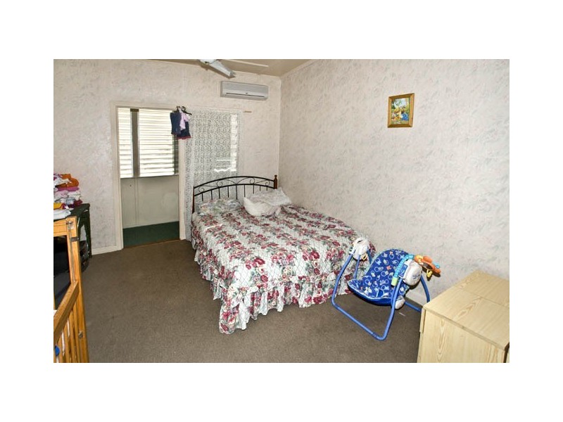 27 Fifth Avenue, Scarborough QLD 4020