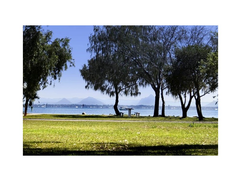 27 Fifth Avenue, Scarborough QLD 4020