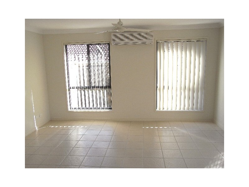 2/6 Normandy Court, Rothwell QLD 4022