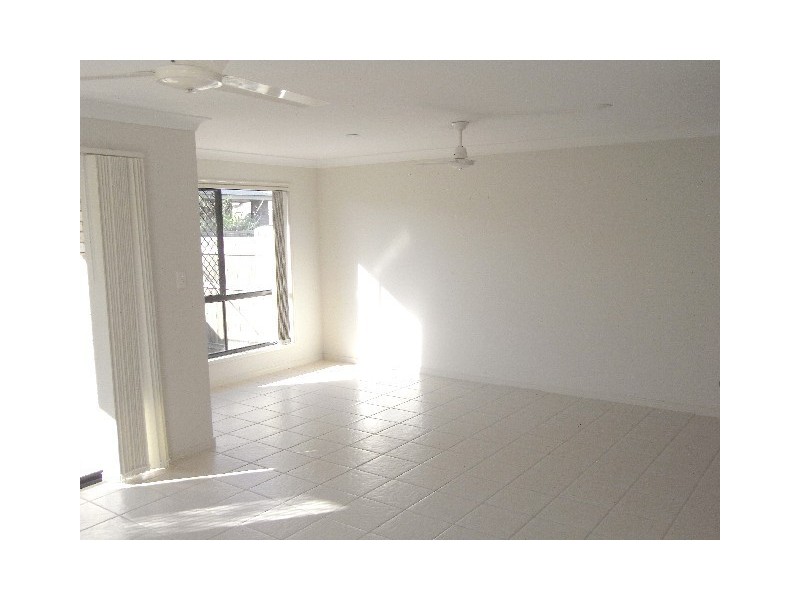 2/6 Normandy Court, Rothwell QLD 4022