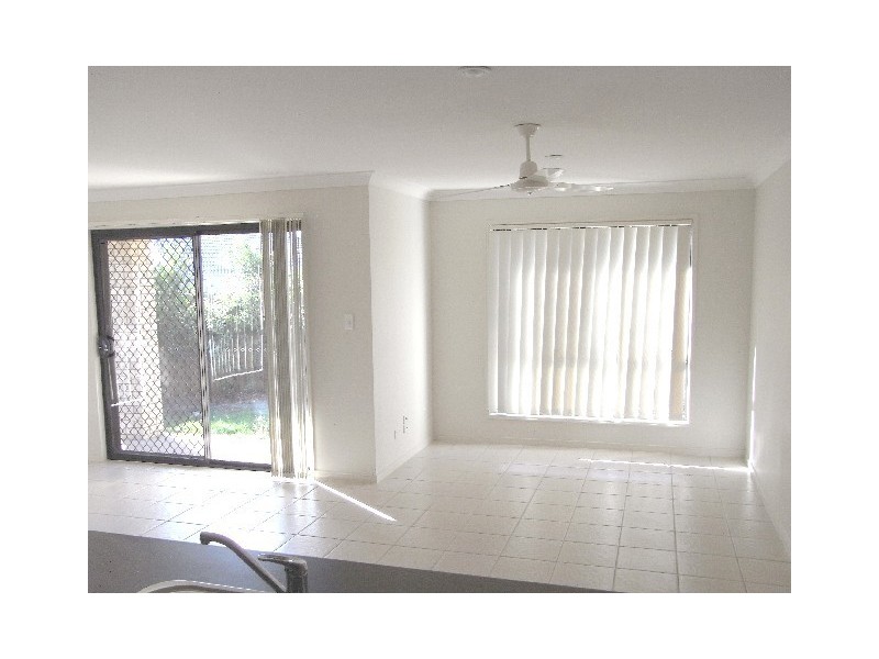 2/6 Normandy Court, Rothwell QLD 4022