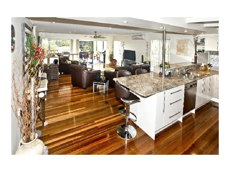 35 Palmtree Avenue, Scarborough QLD 4020