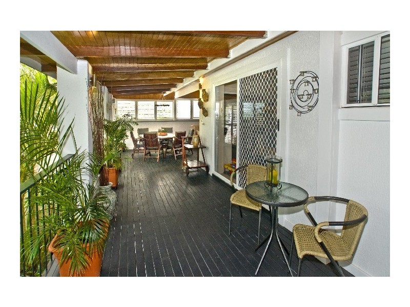 35 Palmtree Avenue, Scarborough QLD 4020