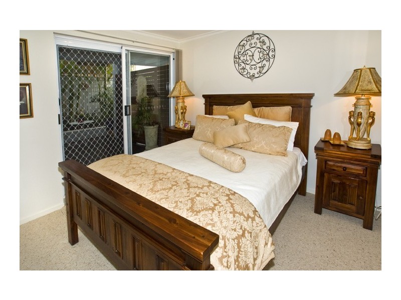 35 Palmtree Avenue, Scarborough QLD 4020