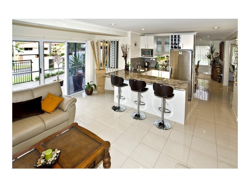 35 Palmtree Avenue, Scarborough QLD 4020