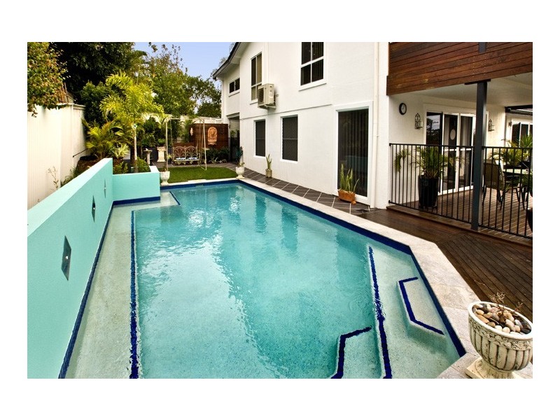 35 Palmtree Avenue, Scarborough QLD 4020