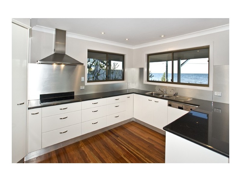 25 Flinders Parade, Scarborough QLD 4020