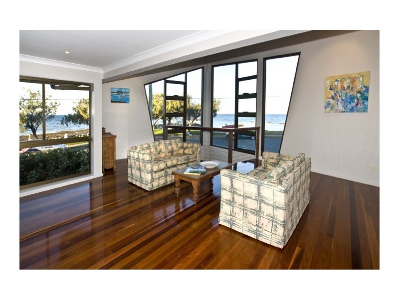 25 Flinders Parade, Scarborough QLD 4020