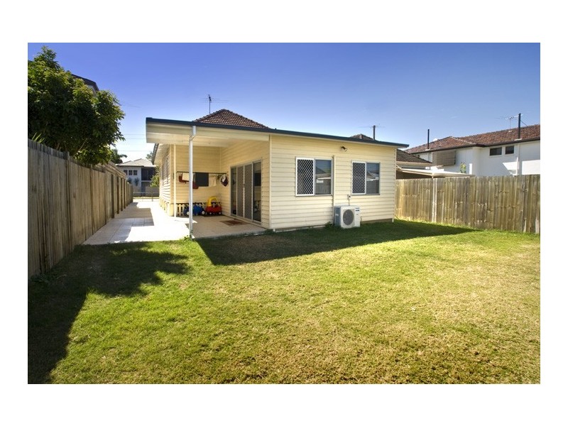 21 Rock Street, Scarborough QLD 4020