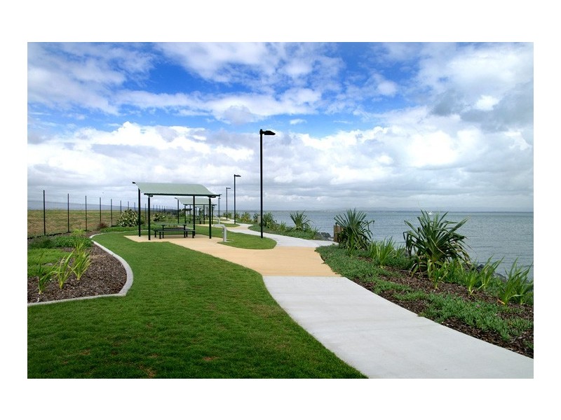 39 Central Avenue, Scarborough QLD 4020