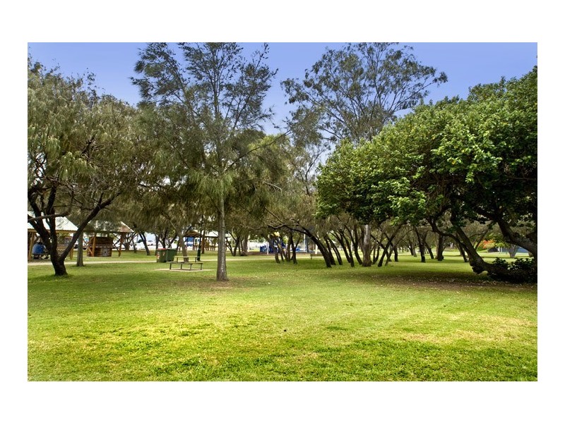 39 Central Avenue, Scarborough QLD 4020