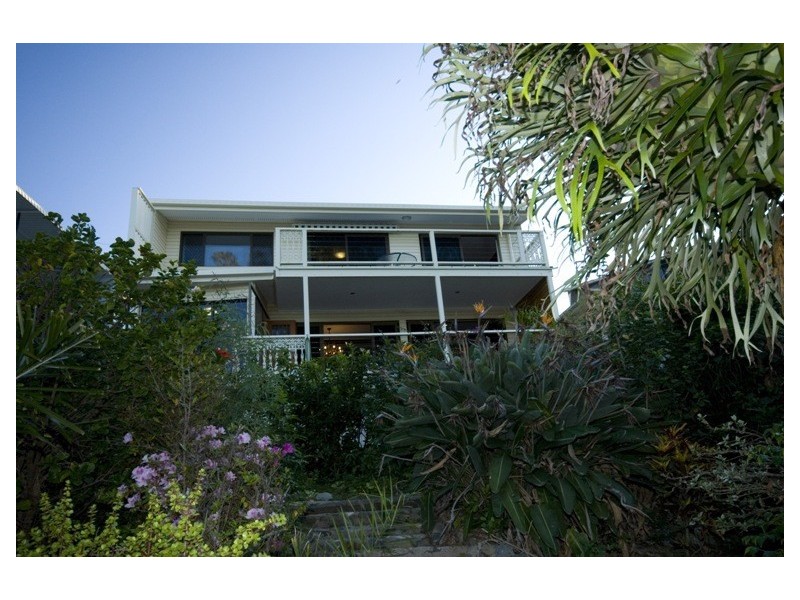 18 Whytecliffe Parade, Woody Point QLD 4019