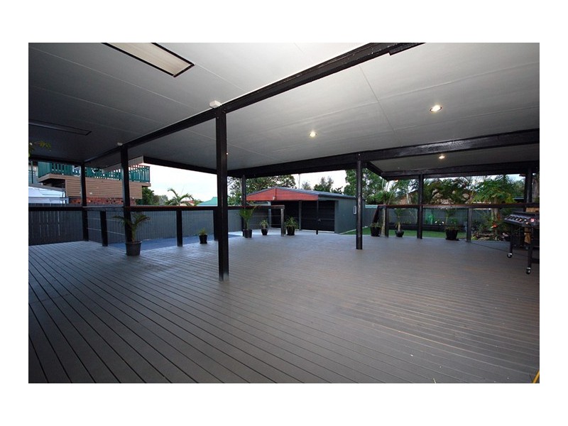 33 Twenty-Third Avenue, Brighton QLD 4017