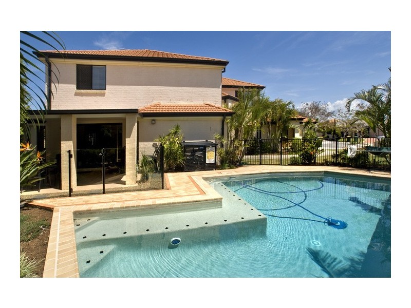 6 Mariner Court, Newport QLD 4020