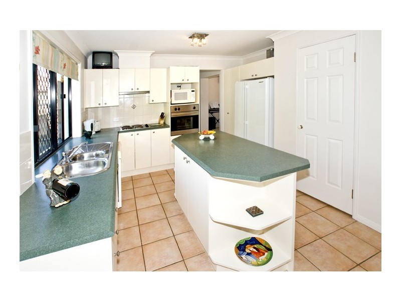 6 Mariner Court, Newport QLD 4020