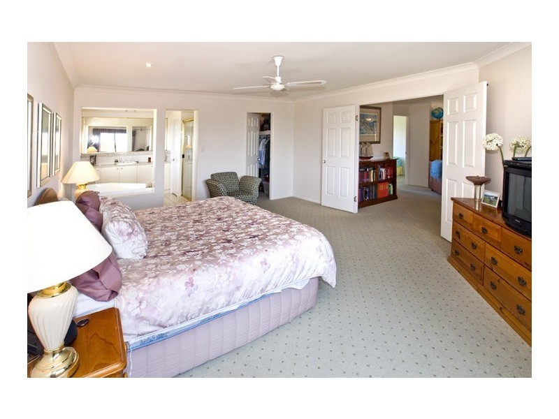 6 Mariner Court, Newport QLD 4020