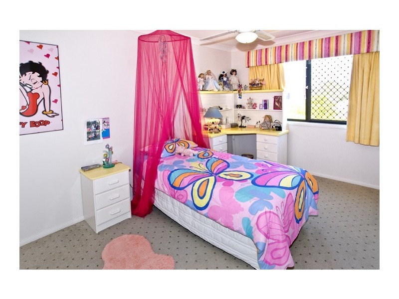 6 Mariner Court, Newport QLD 4020
