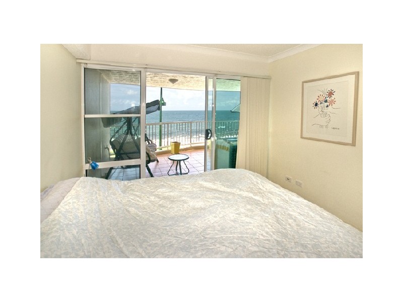 8/94 Prince Edward Parade, Scarborough QLD 4020