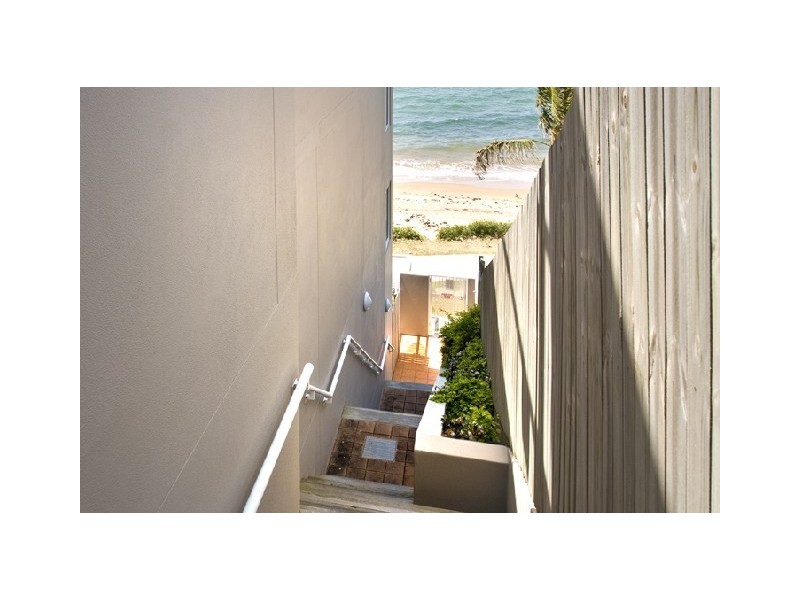 8/94 Prince Edward Parade, Scarborough QLD 4020