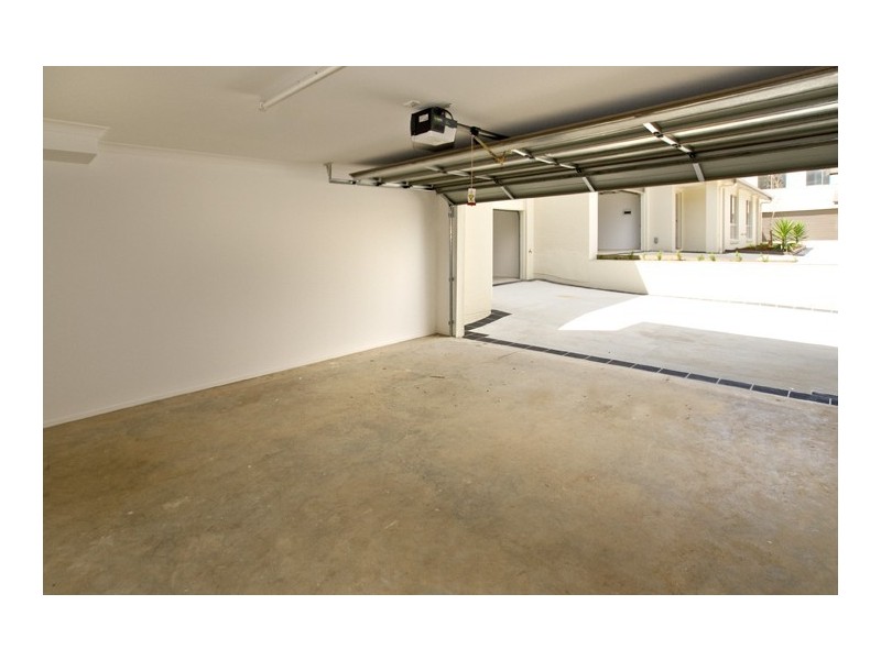 1/17 Lady Bowen Parade, Rothwell QLD 4022