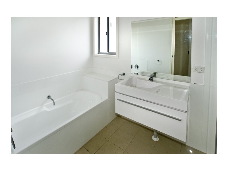 2/17 Lady Bowen Parade, Rothwell QLD 4022