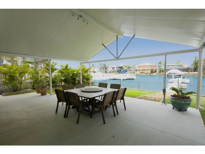 16 Southern Cross Drive, Scarborough QLD 4020
