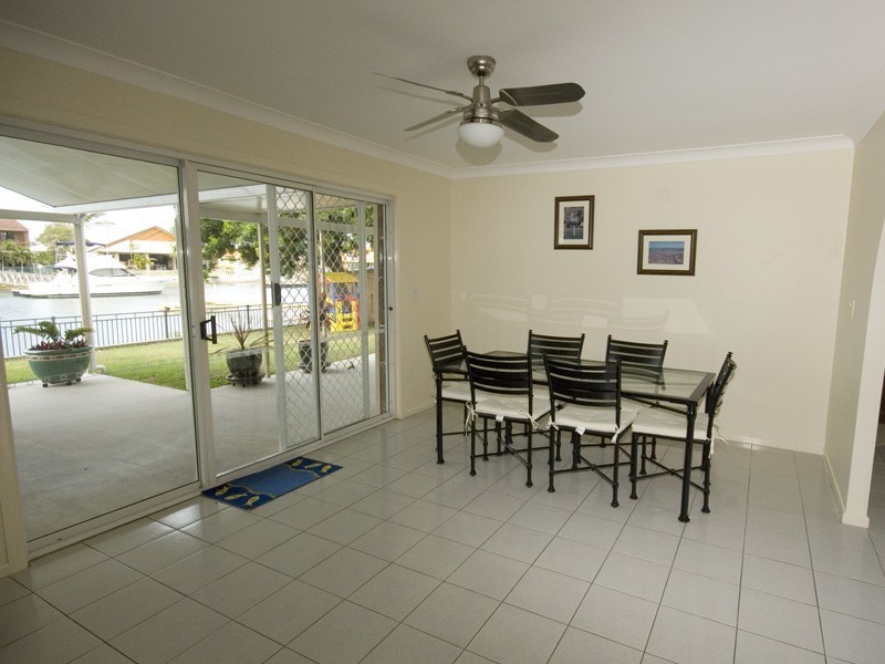 16 Southern Cross Drive, Scarborough QLD 4020