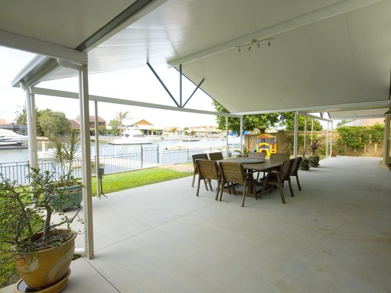16 Southern Cross Drive, Scarborough QLD 4020