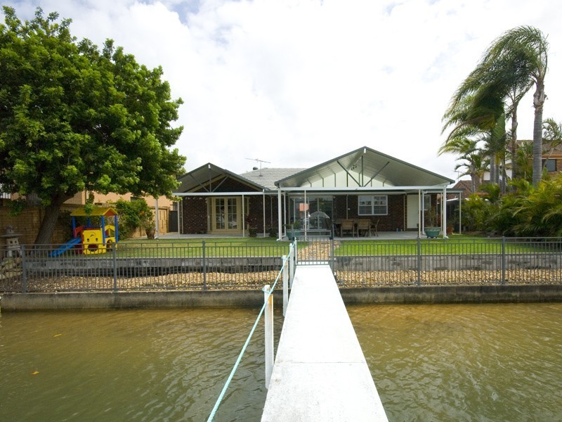 16 Southern Cross Drive, Scarborough QLD 4020