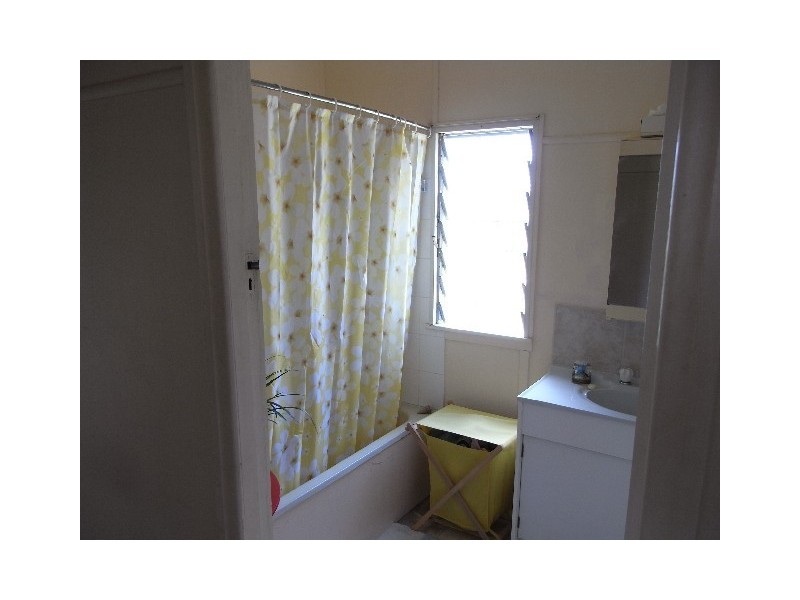 537 Oxley Avenue, Redcliffe QLD 4020