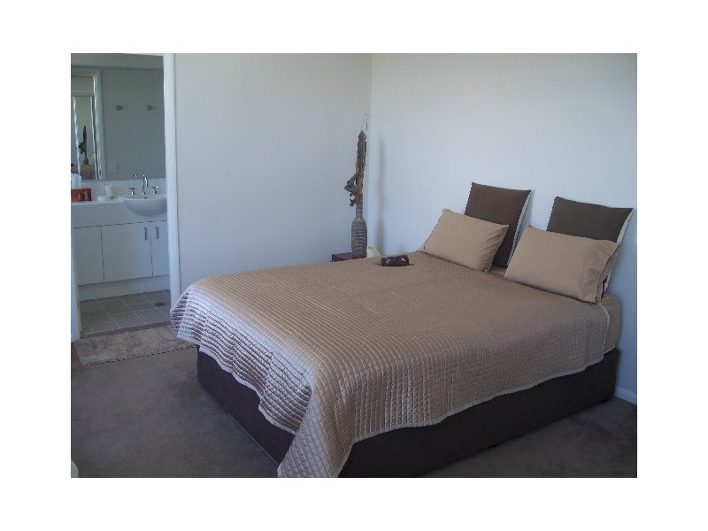 27/1 McNaughton Street, Redcliffe QLD 4020