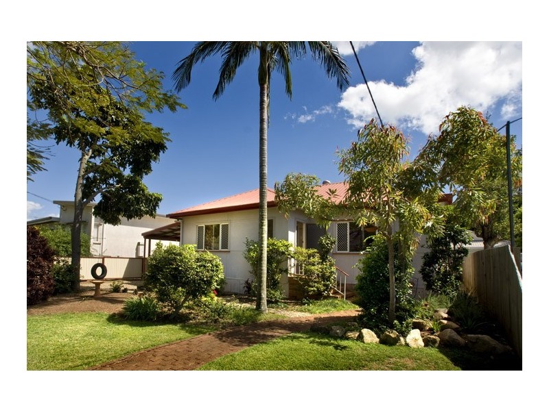 16 Bramble Street, Woody Point QLD 4019