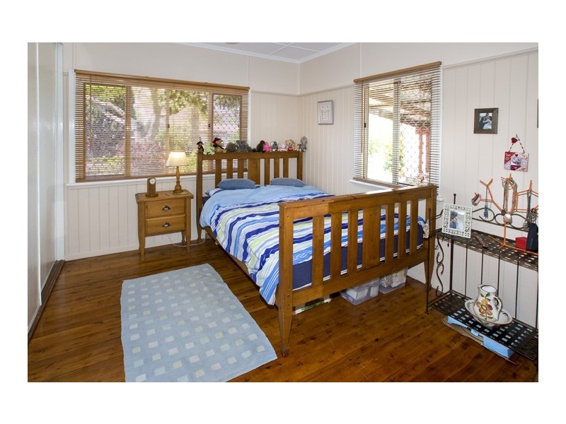 16 Bramble Street, Woody Point QLD 4019