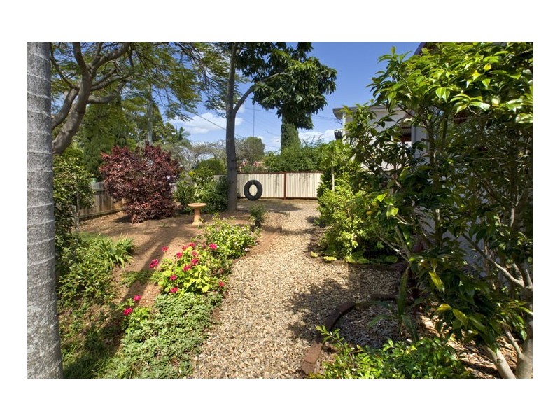 16 Bramble Street, Woody Point QLD 4019