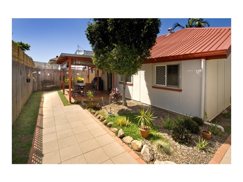 16 Bramble Street, Woody Point QLD 4019